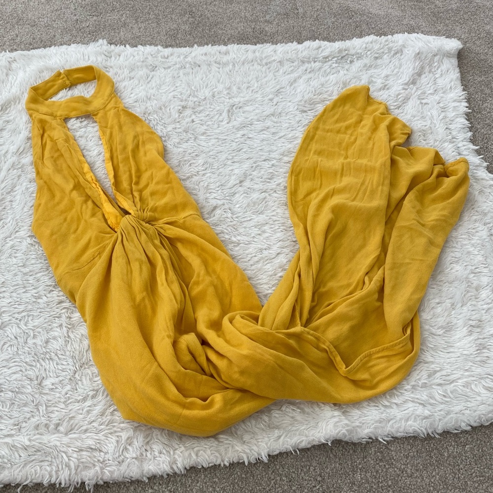 💛Forever 21 deep V, mustard yellow halter dress